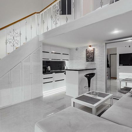Двухуровневая Квартира Студия Odesa Exterior photo